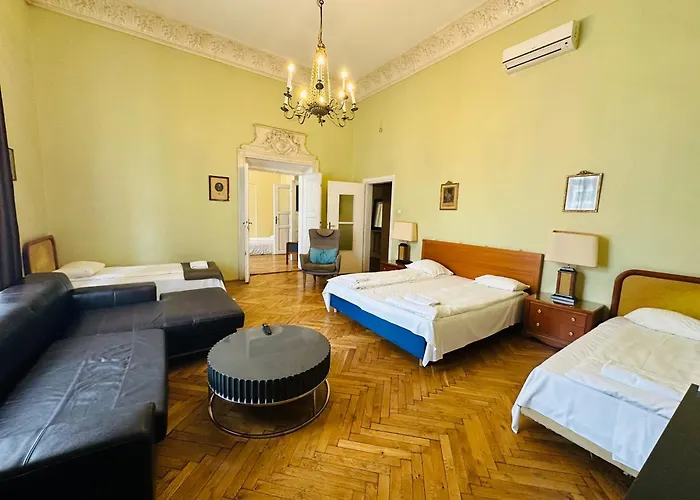 Main Market Square Apartments